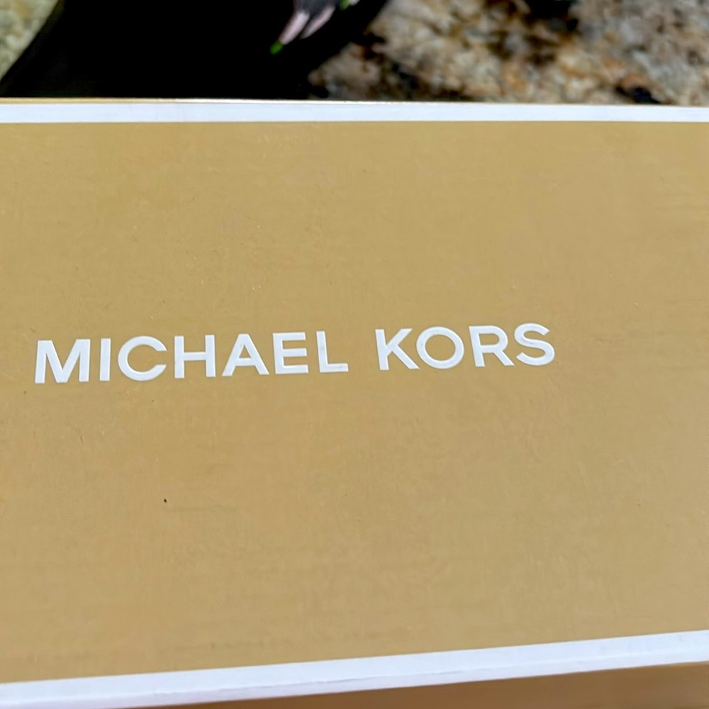 Michael Kors slides! - Picture 5 of 7